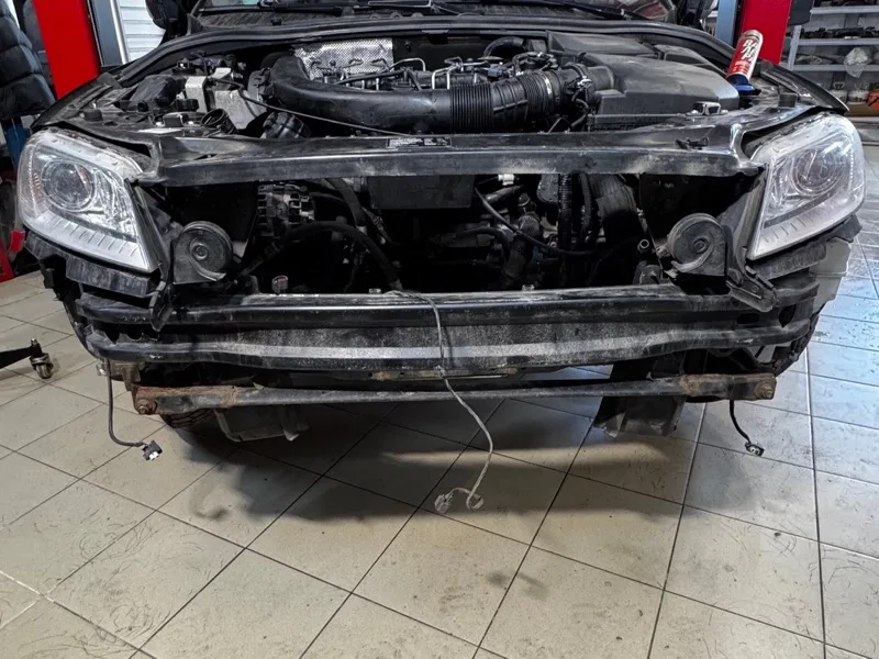 Автомобиль со снятым бампером